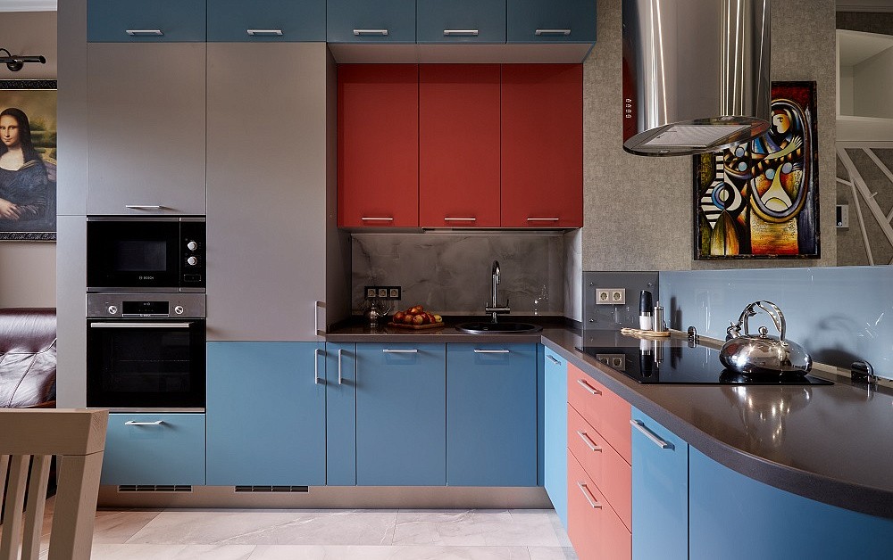 Кухня с барной стойкой