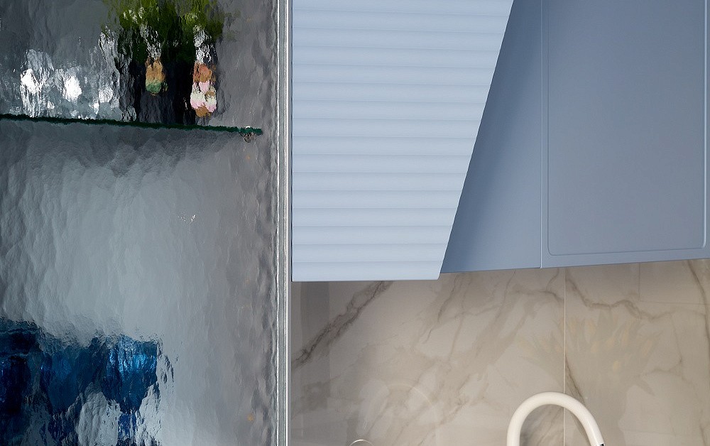 Небесно-голубая кухня с фрезеровкой и диагональными линиями