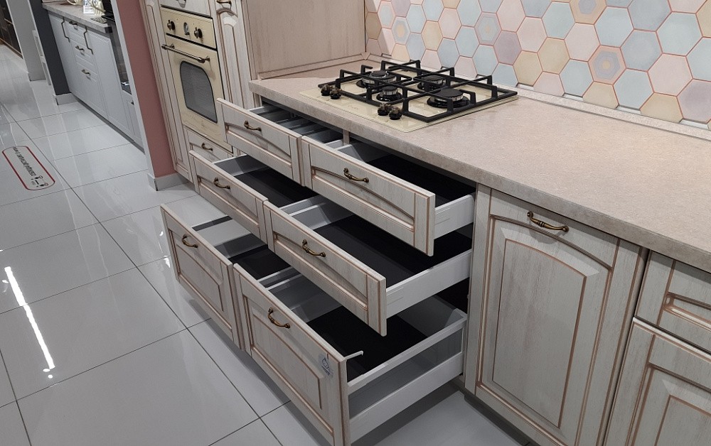 Кухня Лина с патиной / м.Народное ополчение