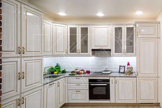 Производство кухонь из массива дуба